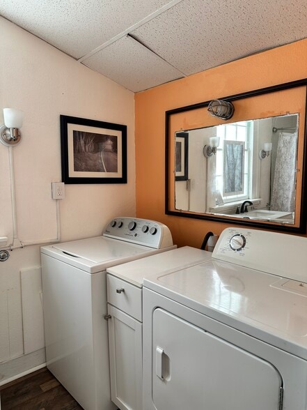 Washer & Dryer - 423 Dakin St