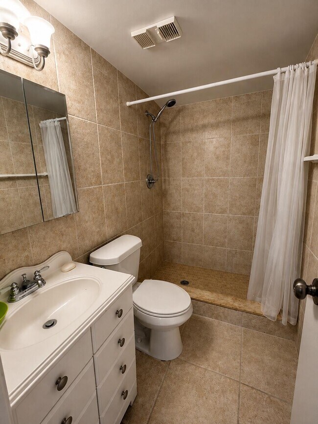 Building Photo - 7178 Golf Colony Ct