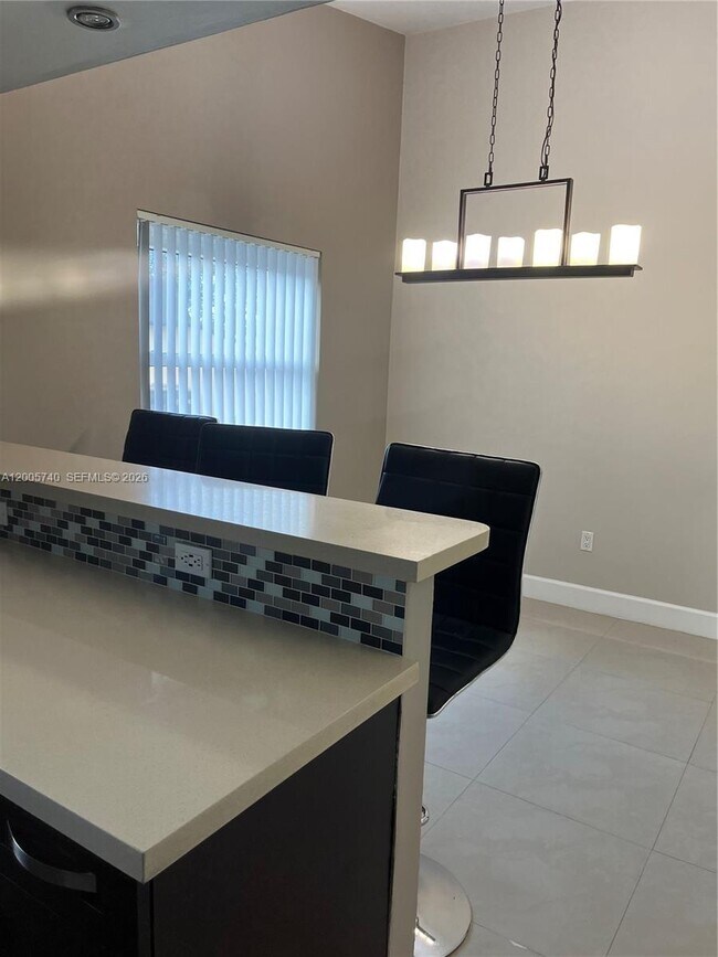 Building Photo - 6661 SW 137th Ct