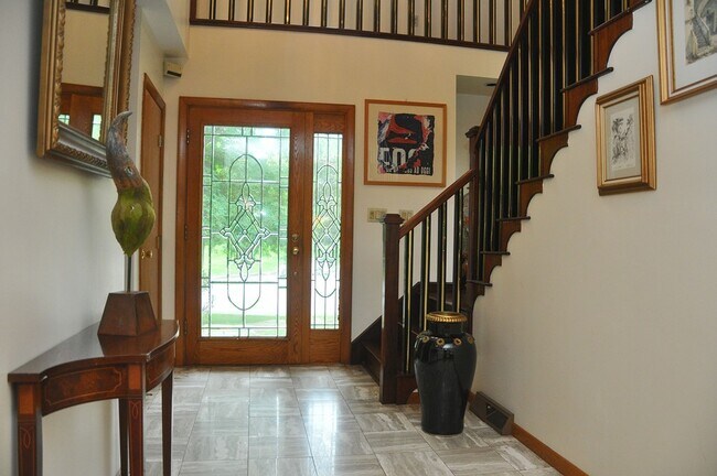 Building Photo - 4 Crestview Ln