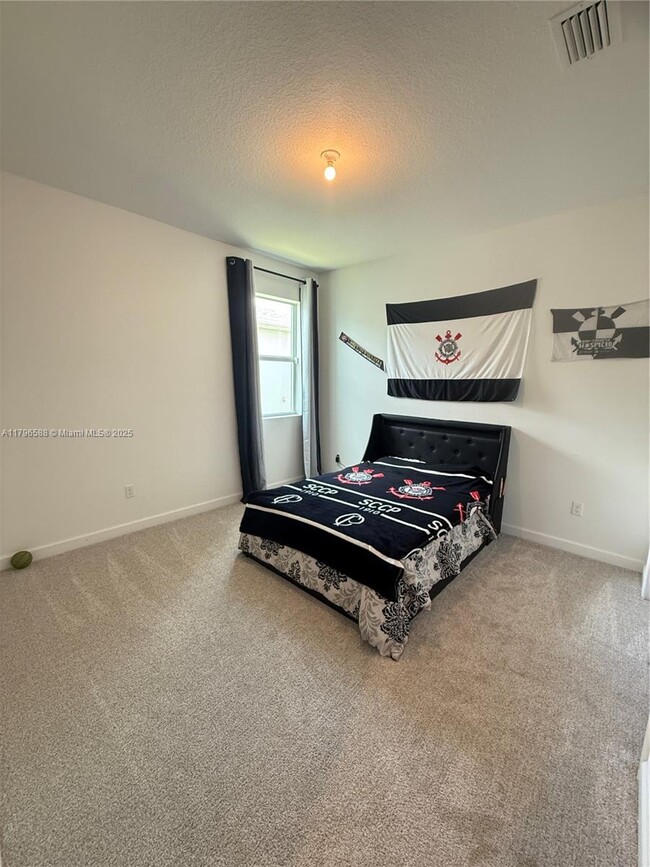 Building Photo - 10503 SW Orana Dr
