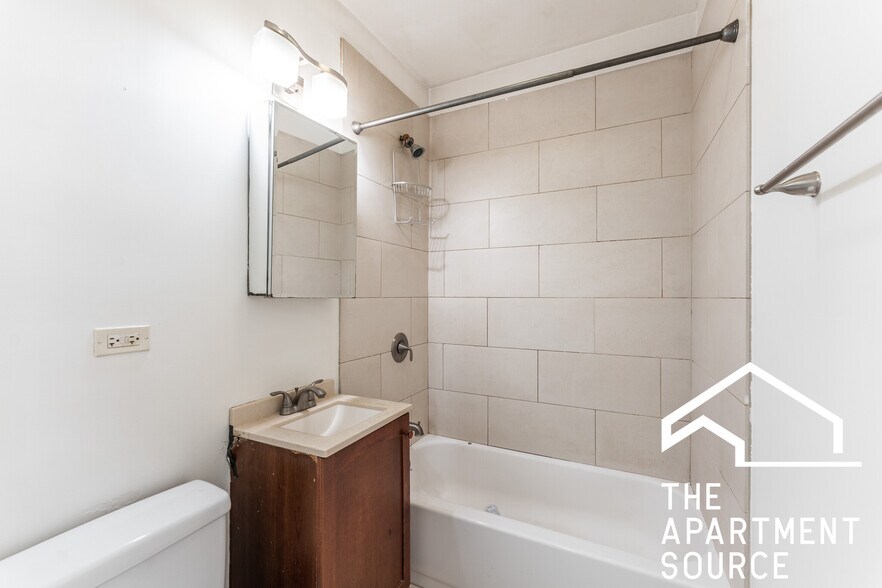 Building Photo - 4723 N Leavitt St