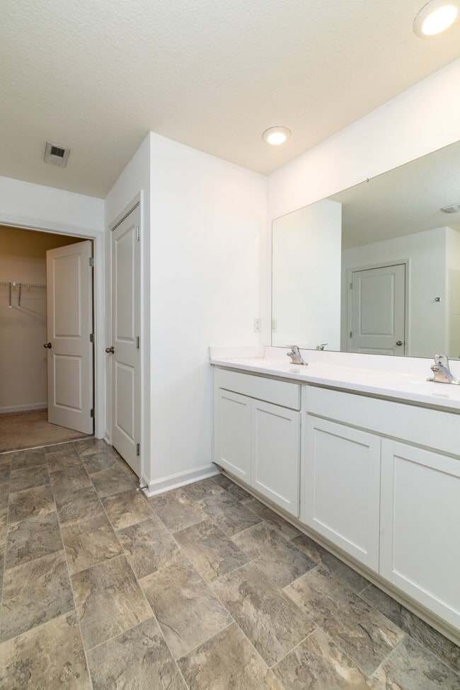 Building Photo - 228 Belle Ct