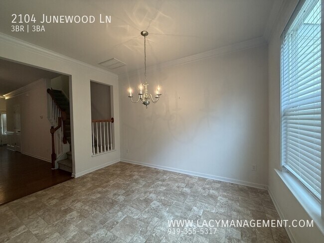 Building Photo - 2104 Junewood Ln