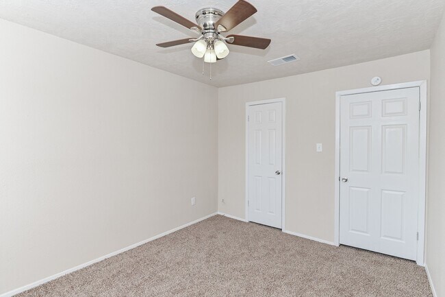 Building Photo - 3 BEDROOM HOUSE FOR LEASE