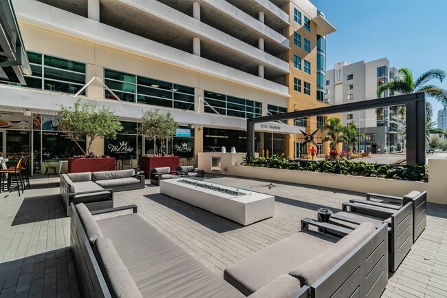 Building Photo - 1120 E Kennedy Blvd