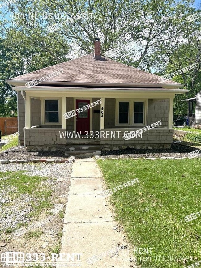Primary Photo - 404 NE Douglas St