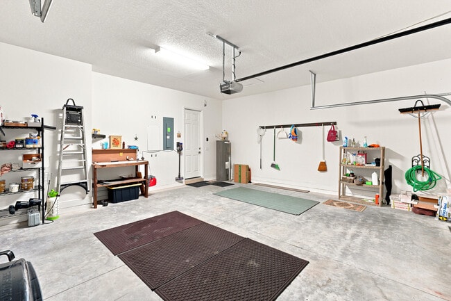 Building Photo - 10263 SW Reggiani Rd