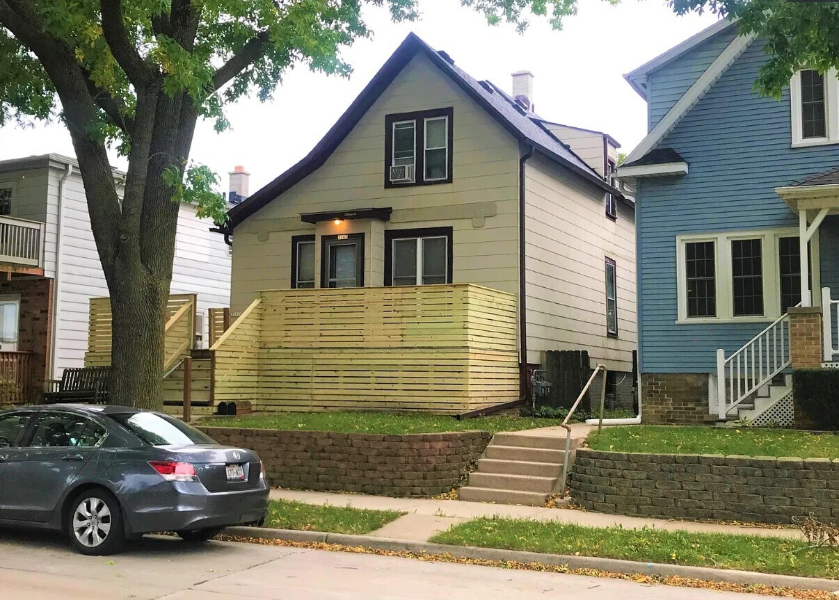 Building Photo - 3163 S Clement Ave