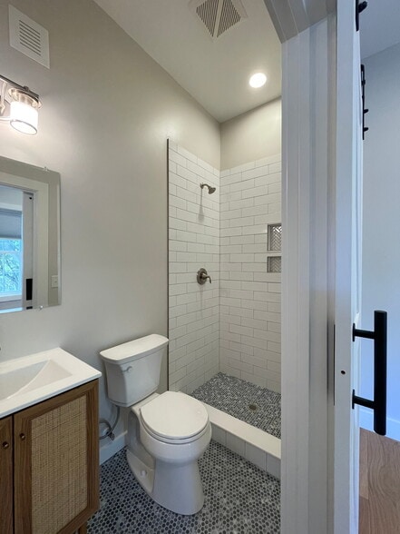 Building Photo - 907 Ashley Ave