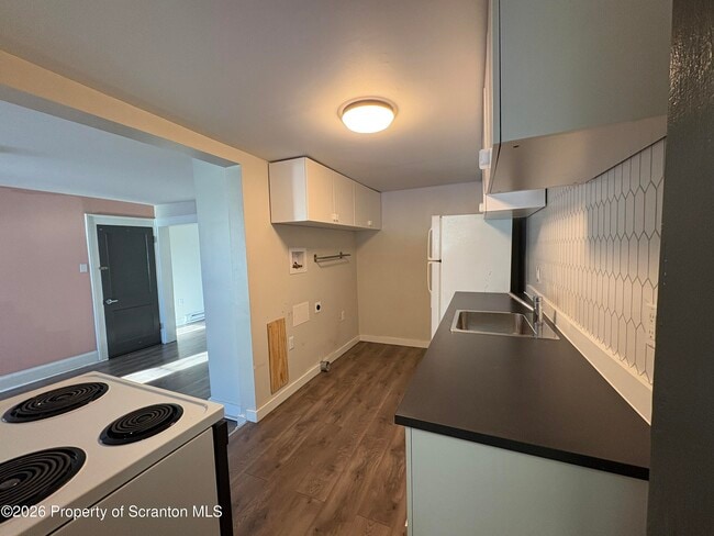 Building Photo - 511 Oak St