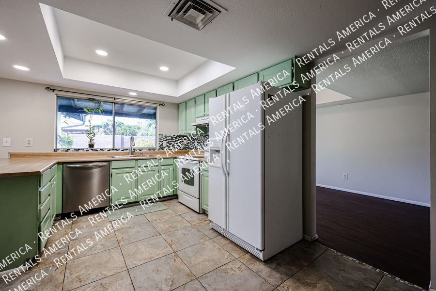 Building Photo - 2466 W Onza Ave