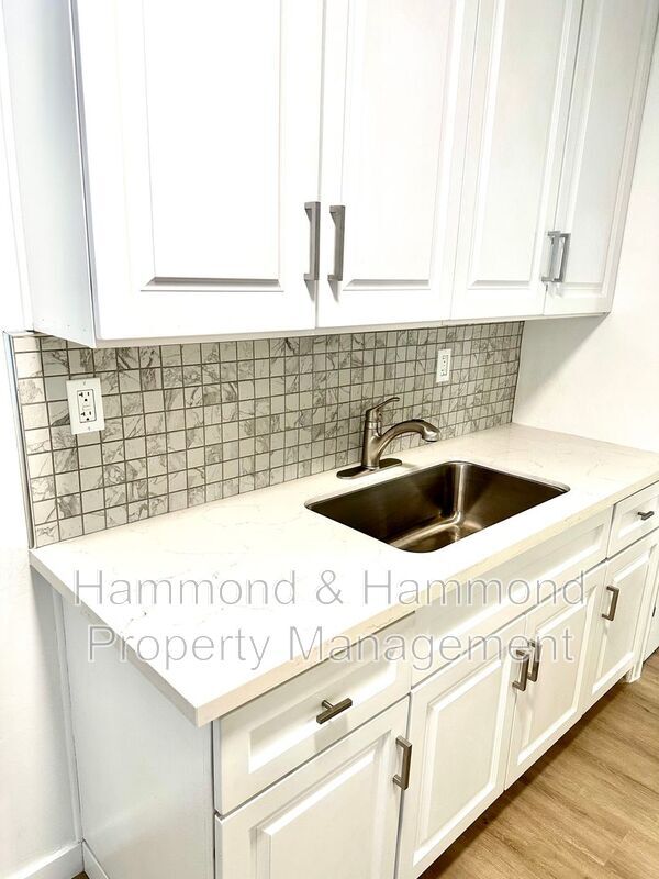 Building Photo - 5854 Tujunga Ave