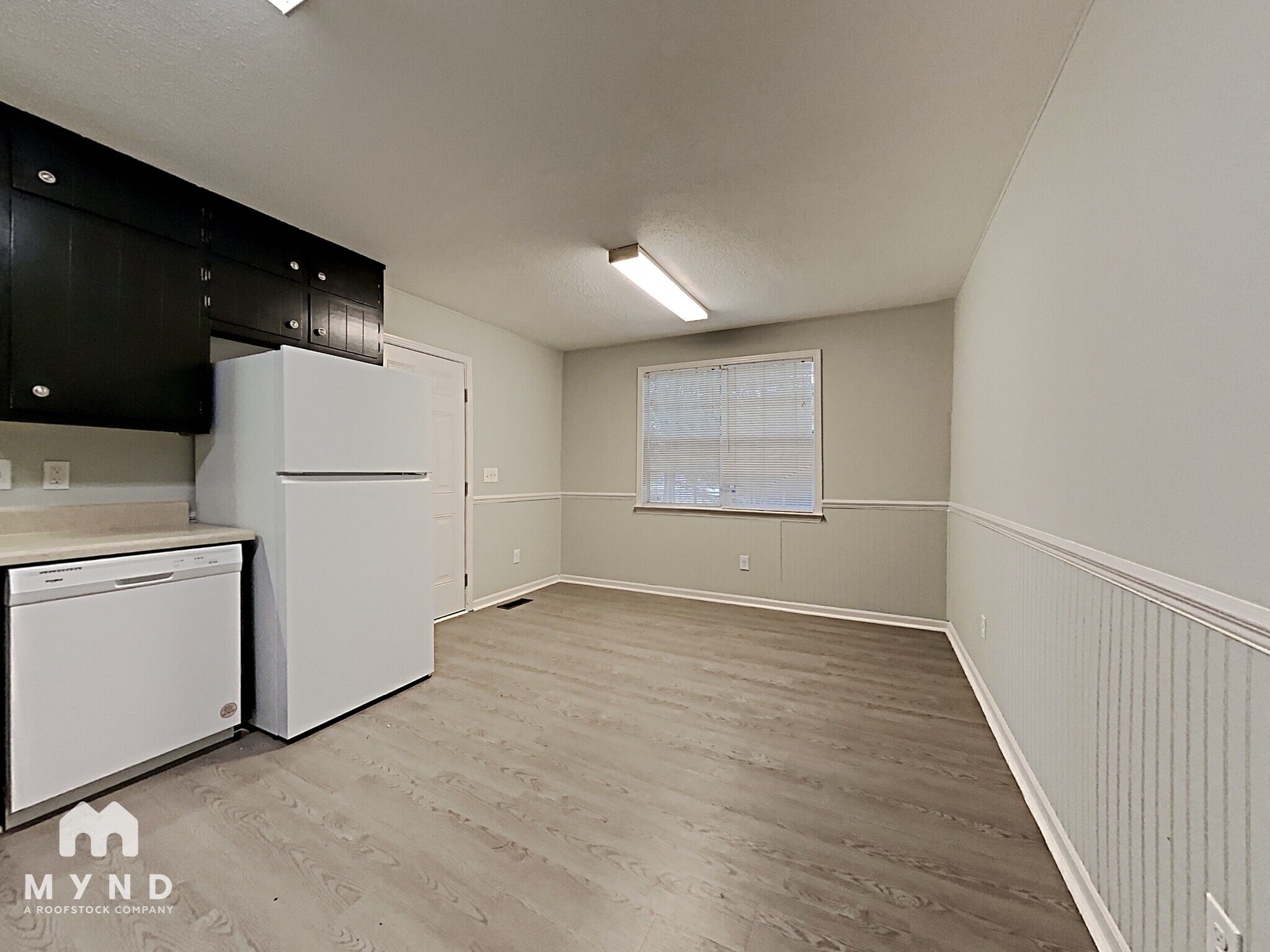 Building Photo - 2624 Garry St