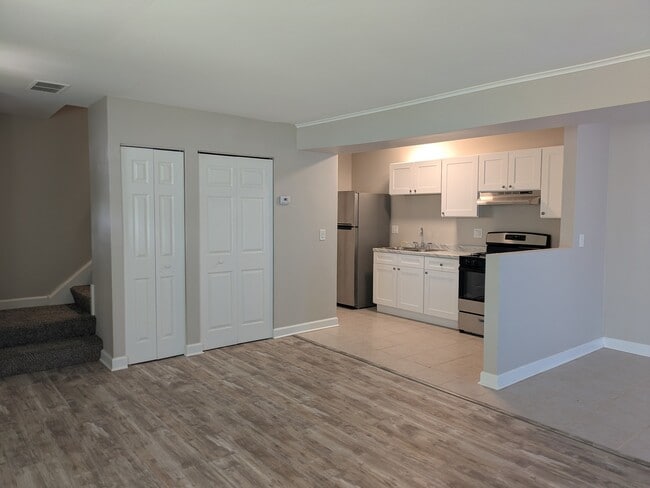 Building Photo - 16H Fernwood Dr