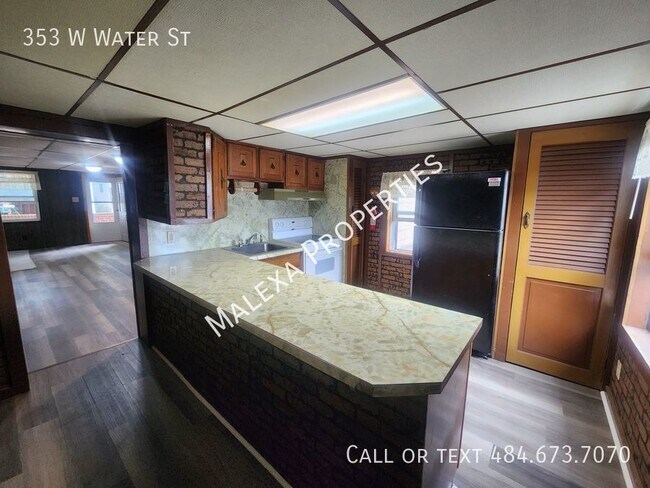 Building Photo - 3 Bedrooms, 1 car garage and finished rec ...
