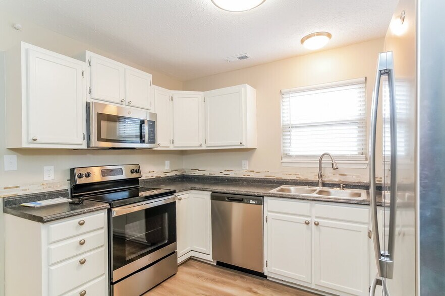 Building Photo - 40 Crestview Dr