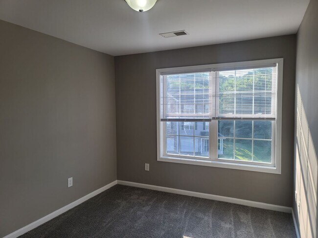 Building Photo - 3 Bedroom Townhouse for Rent in Waynesboro!