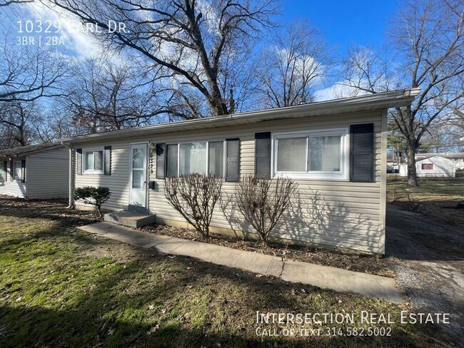 Building Photo - Charming 3Bed/1.5Bath with Carport and Bac...