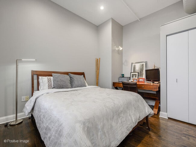 Building Photo - 360 W Illinois St