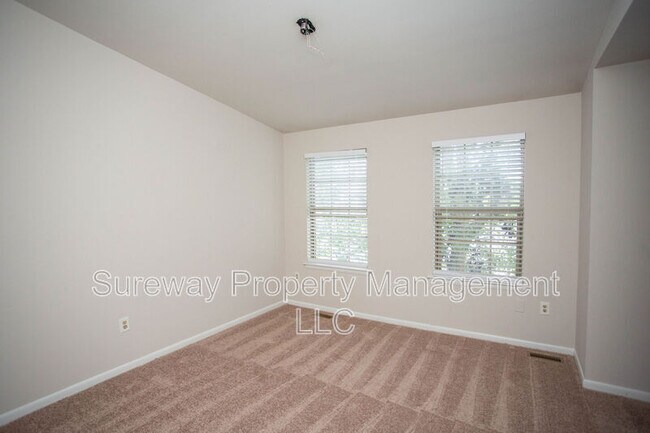 Building Photo - 137 Brent Ct
