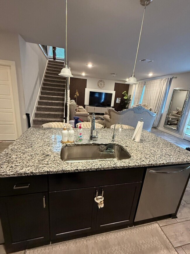 Building Photo - 740 Ft Leonard