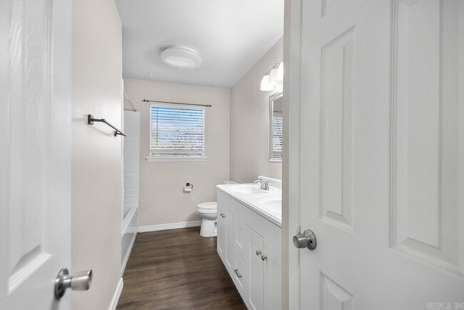 Building Photo - New Listing!