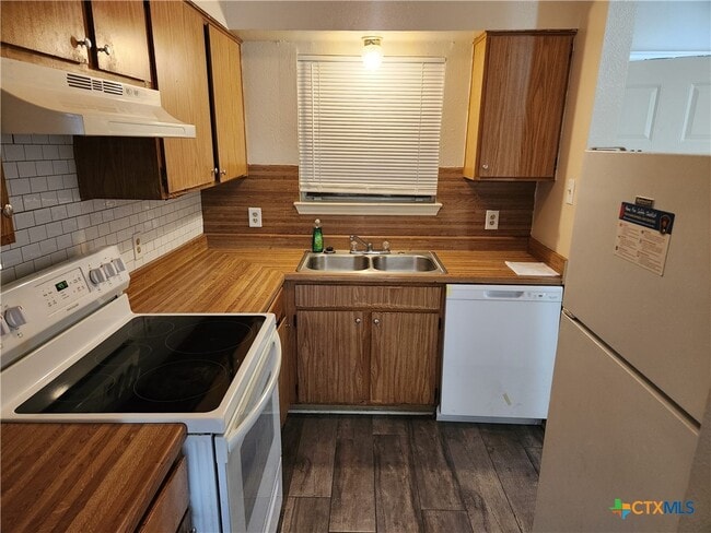 Building Photo - 904 C Ticonderoga Dr