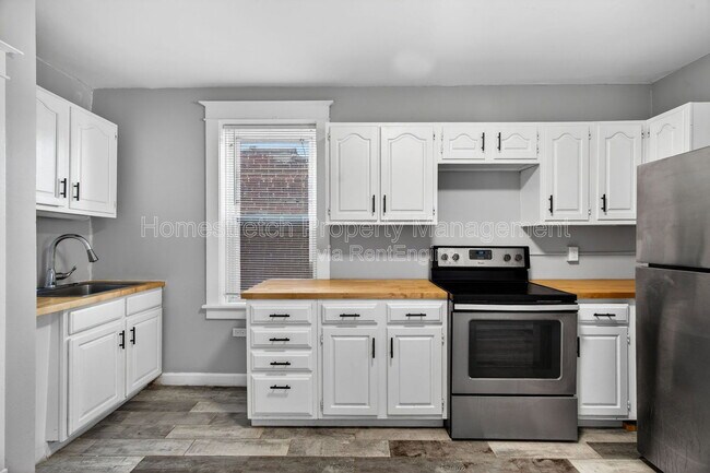 Building Photo - 3923 Miami St