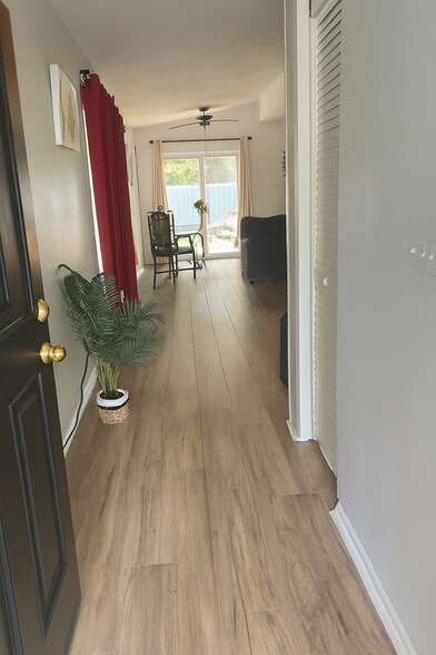 Building Photo - 1431 Thistledown Dr