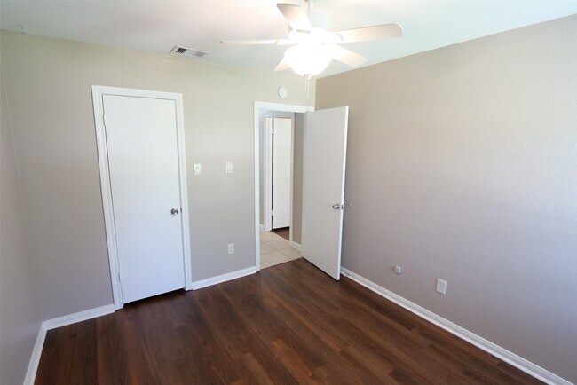 Building Photo - 915 Comstock Springs Dr