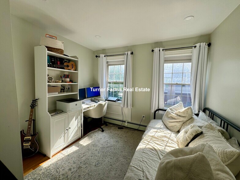 Building Photo - 91 Hudson St