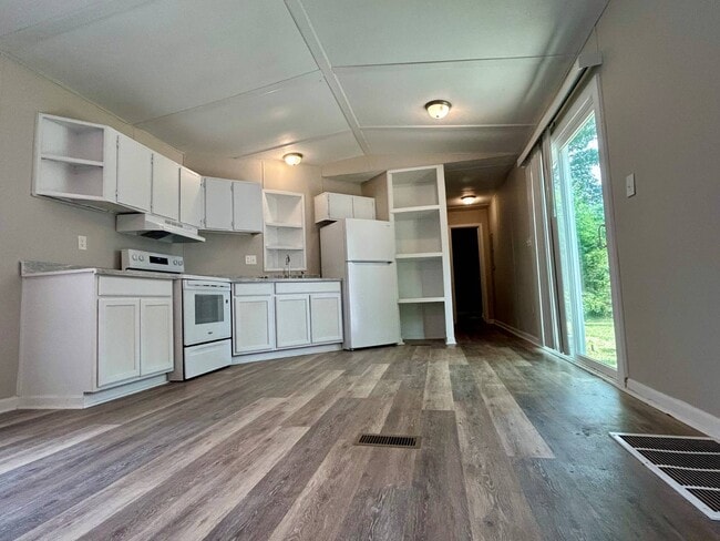 Building Photo - 26 White Oak Village