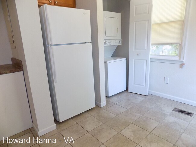 Building Photo - 2 br, 1 bath House - 28 Gilbert Street East