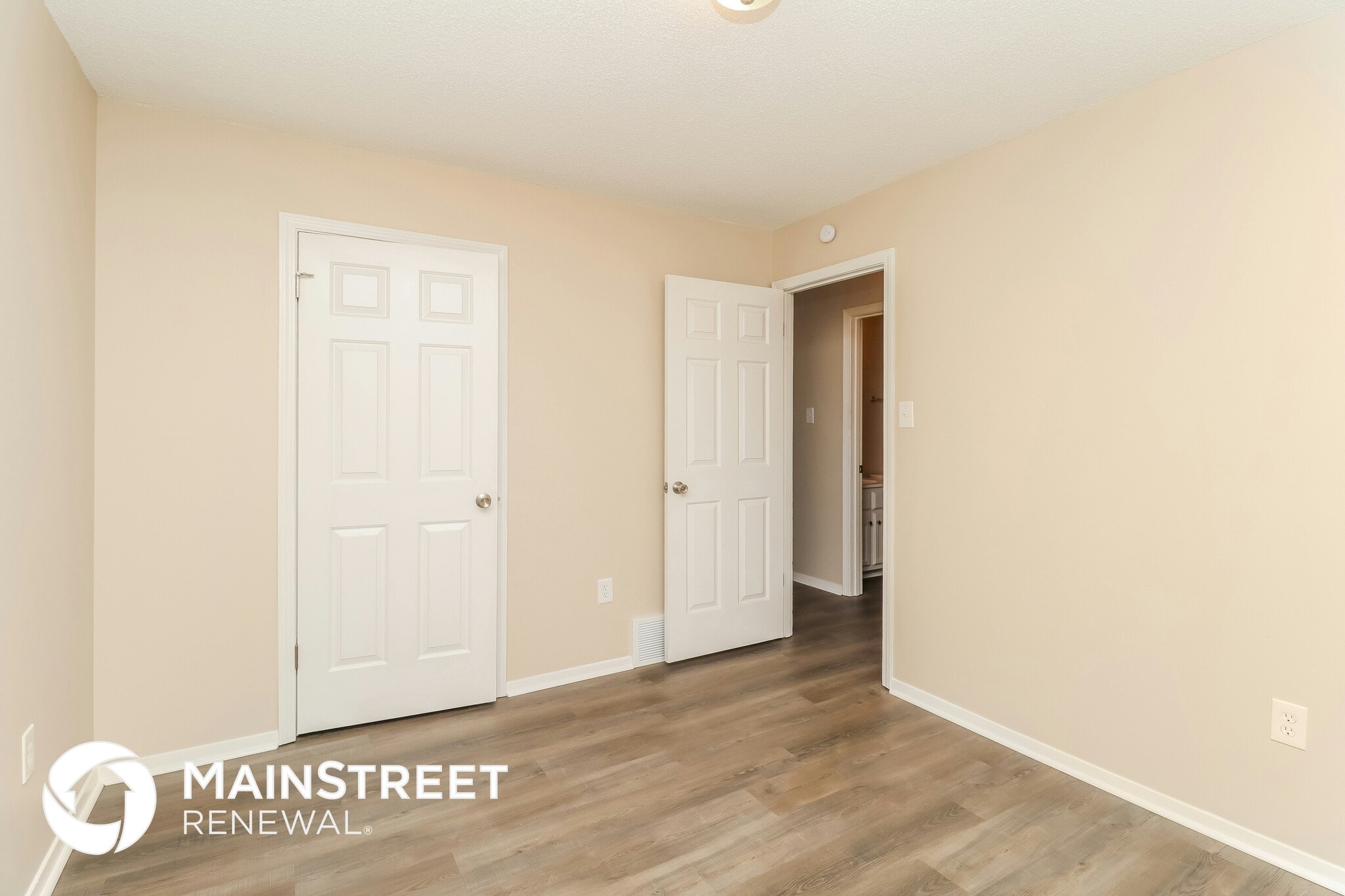 Building Photo - 4250 Brighton Dr