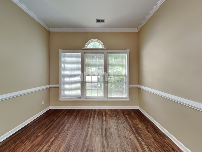 Building Photo - 9 Avenel Ct