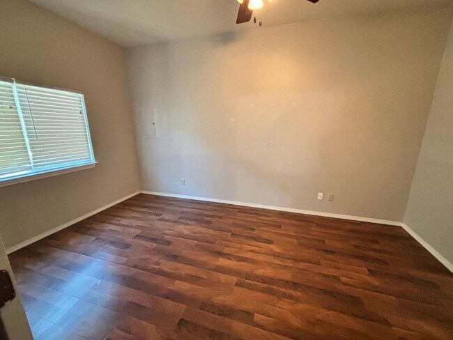 Building Photo - 2 bedroom 1 bathroom house in Downtown Edmond with central heat and air and washer/dryer hookup