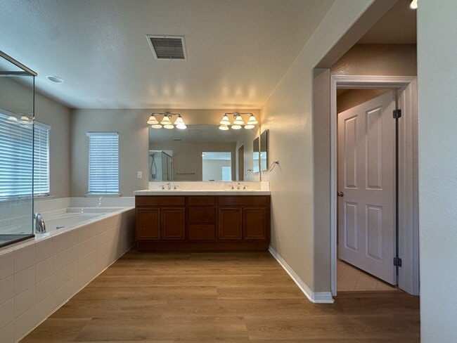 Building Photo - Available now! Beautiful 4 Bedroom Home for Rent in WOLF CREEK community of South Temecula!