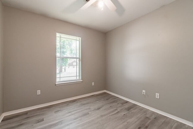 Building Photo - 3705 Price Cir
