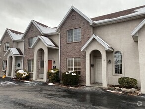 Building Photo - 3 Bedroom Townhome by BYU