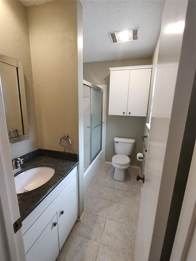 Building Photo - 4207 Las Palmas Dr