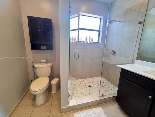 Building Photo - 159 SE 34th Ave