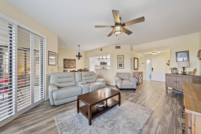 Building Photo - 302 Sea Oats Dr