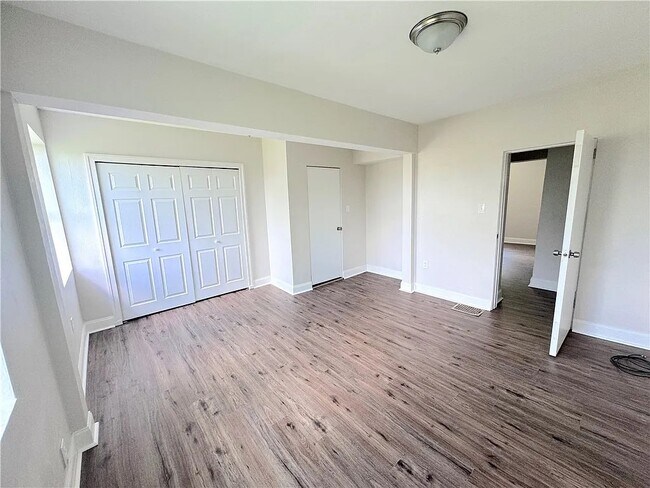 Building Photo - 2528 Homehurst Ave