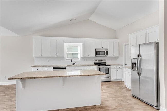 Building Photo - 2164 Savannah Dr