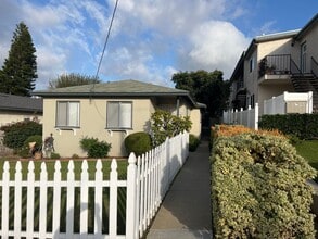 Building Photo - Sheldon St.