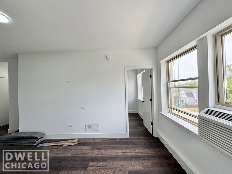 Building Photo - 5600 N Ashland Ave
