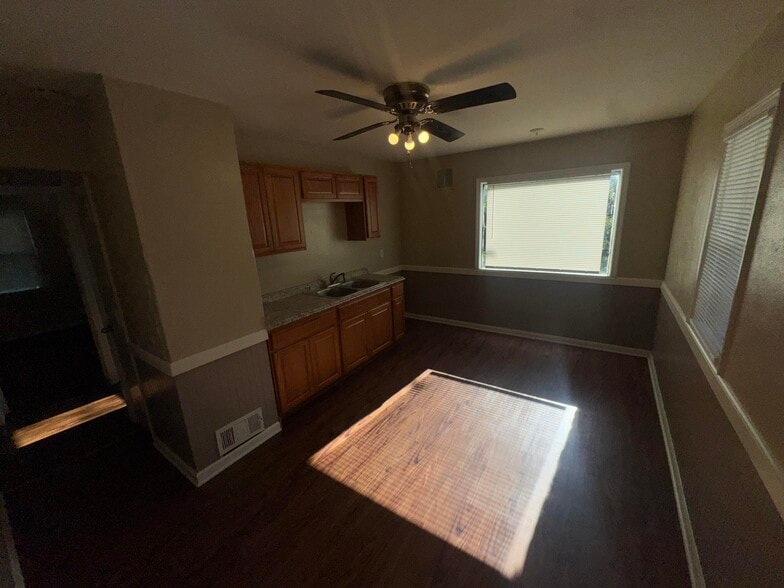Building Photo - 4924 N 64th St