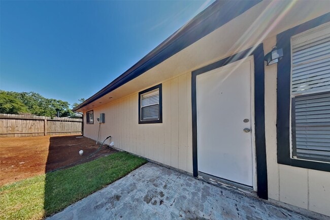 Building Photo - 14126 Barrone Dr