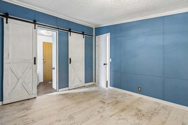 Building Photo - 2979 Suni Pines Dr